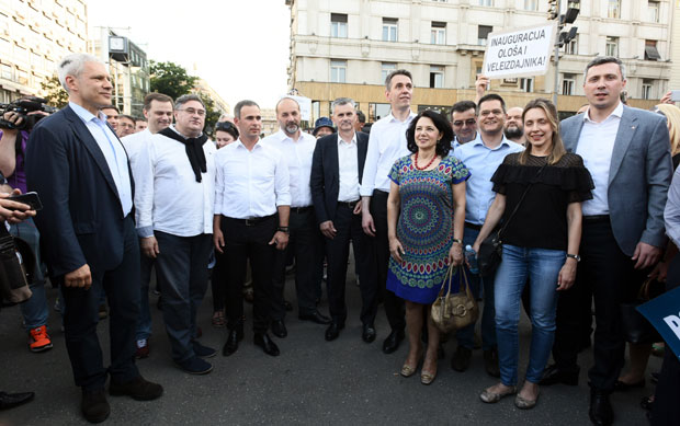 Опозиција још бира свог адута